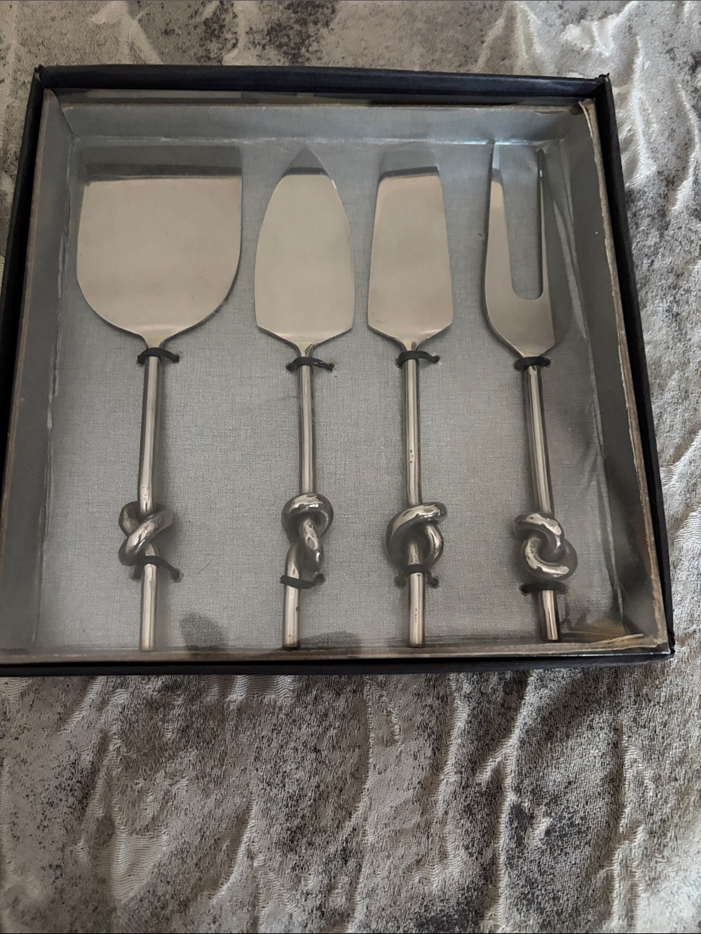 Stainless Steel Knot Handle Cheese & Serving Set - Silver. Brand new